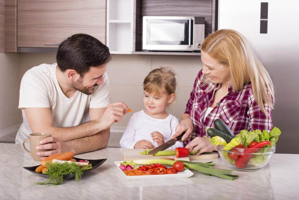 How can I&nbsp;help my child with eating at home? Here are some helpful tips from Marsh Dunn Klein’s responsive feeding training